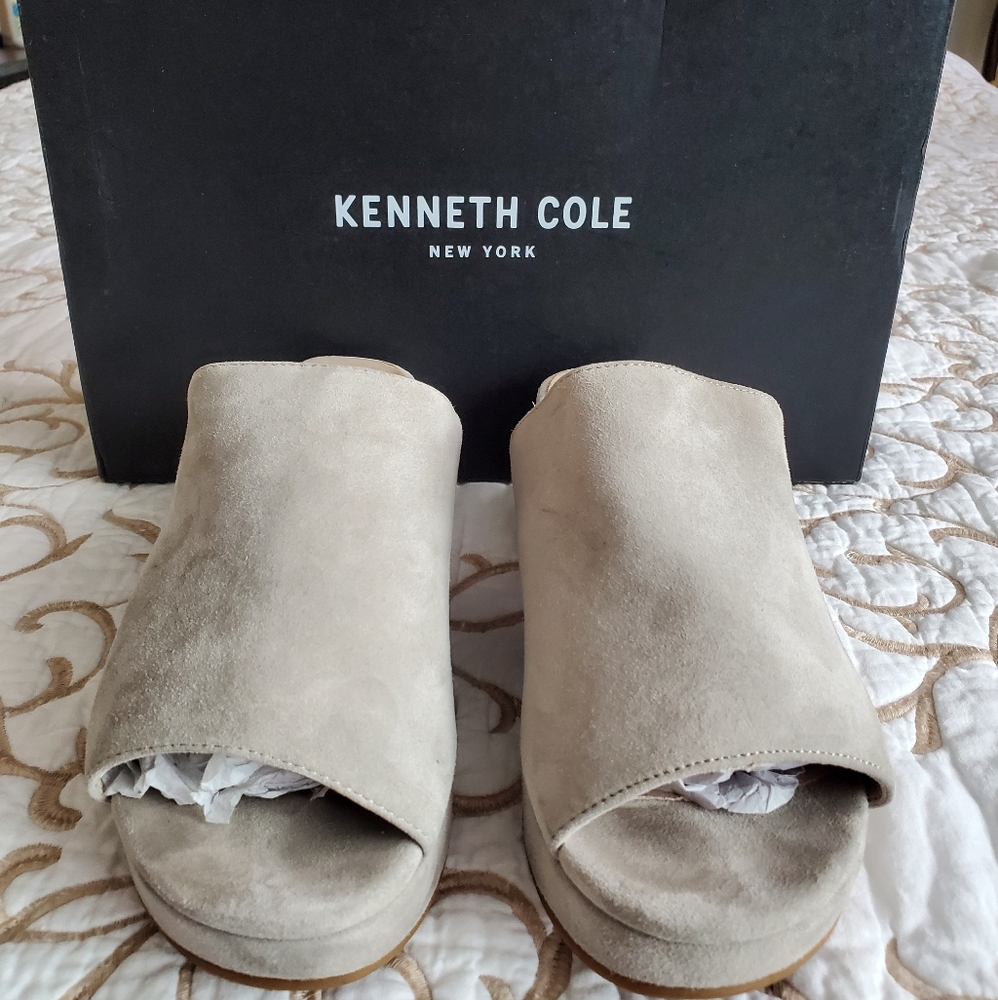 Kenneth Cole Layla Gray Womens Suede Sandals $165